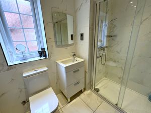Master En-suite- click for photo gallery